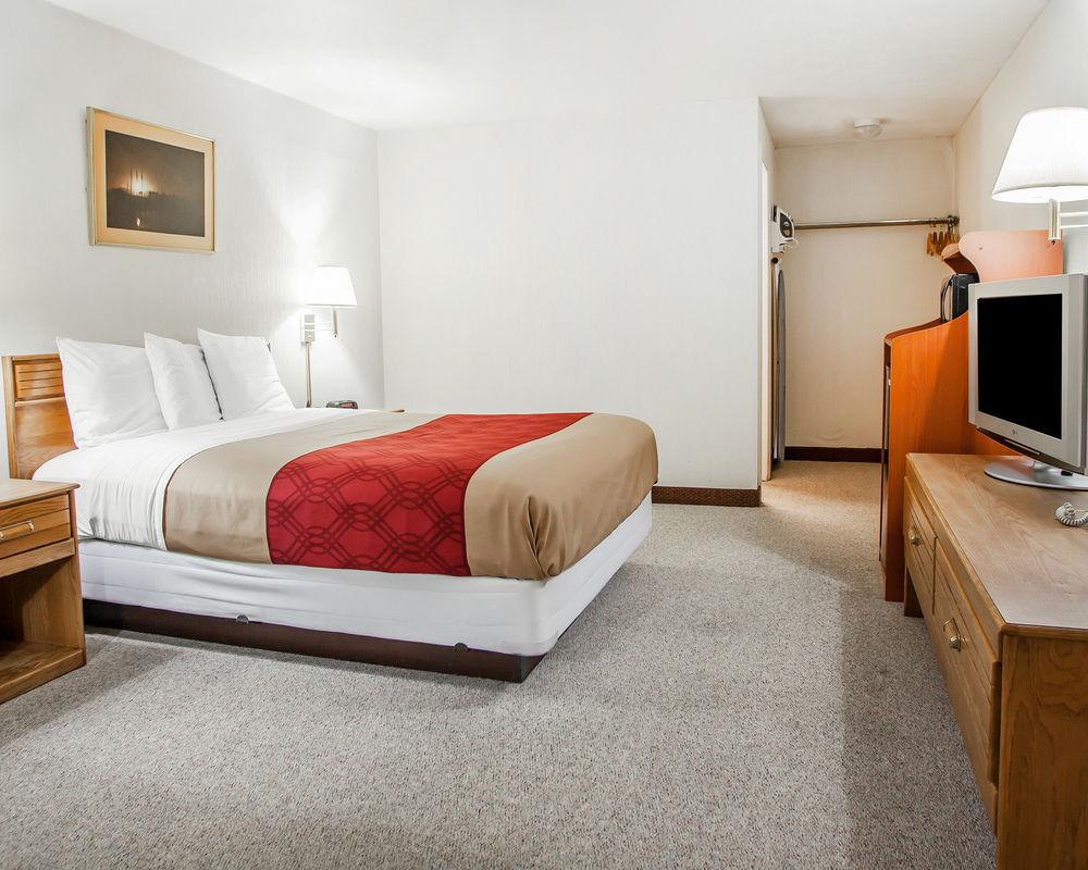Red Roof Inn סטרודסברג מראה חיצוני תמונה