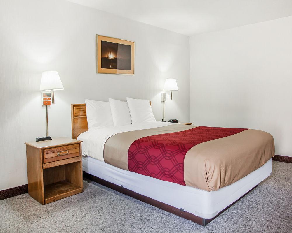 Red Roof Inn סטרודסברג מראה חיצוני תמונה