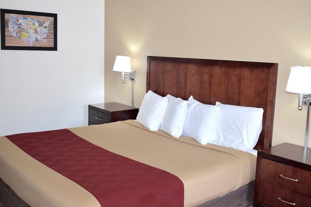 Red Roof Inn סטרודסברג מראה חיצוני תמונה